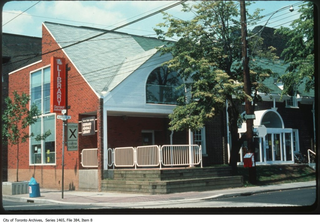 North & South Riverdale/Beaches/Street signs. - 1970-1989